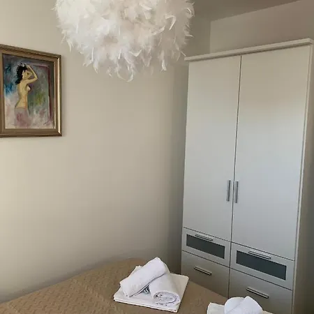 Onavi מאקרסקה