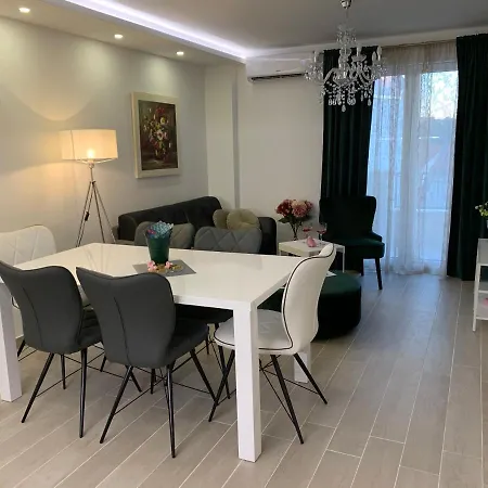 Onavi מאקרסקה