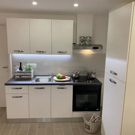 Onavi * מאקרסקה