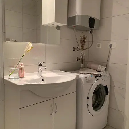 Onavi מאקרסקה