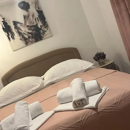 Onavi מאקרסקה