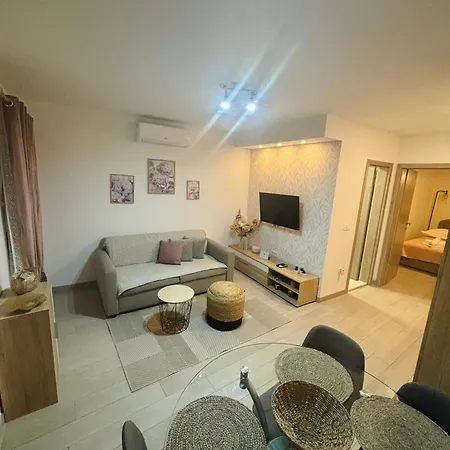 Onavi מאקרסקה